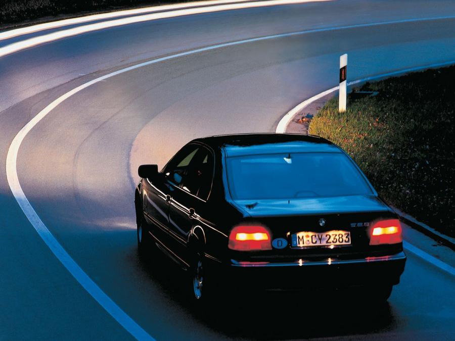 BMW 528i Sedan 1995 года  (фото 4 из 8)